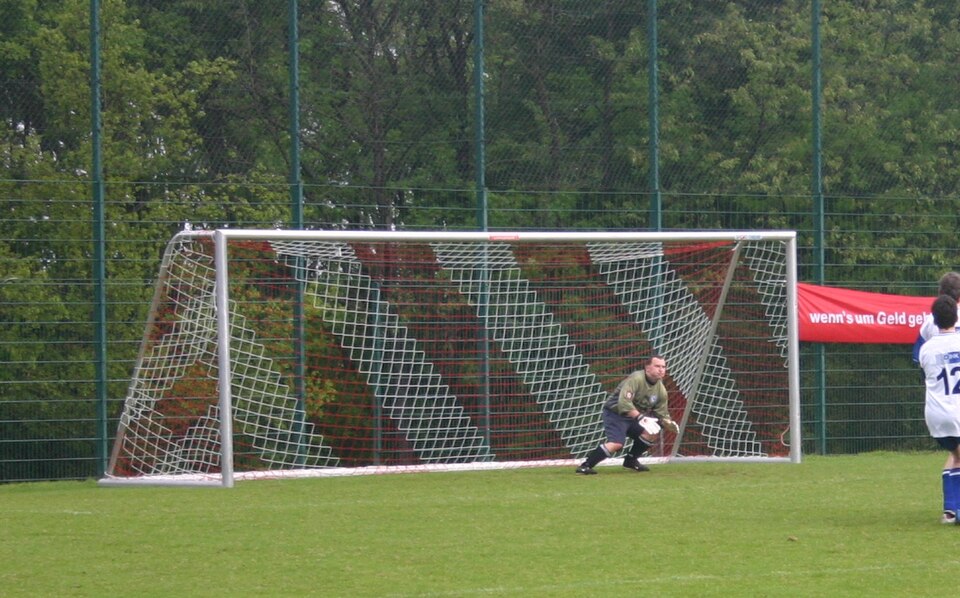 Jugada de saque de esquina en un partido profesional